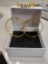 Load image into Gallery viewer, Personalized Round Earrings with Bracelet Set