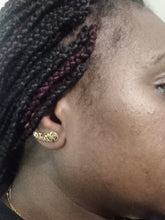 Load image into Gallery viewer, Personalized Curve Stud Earrings

